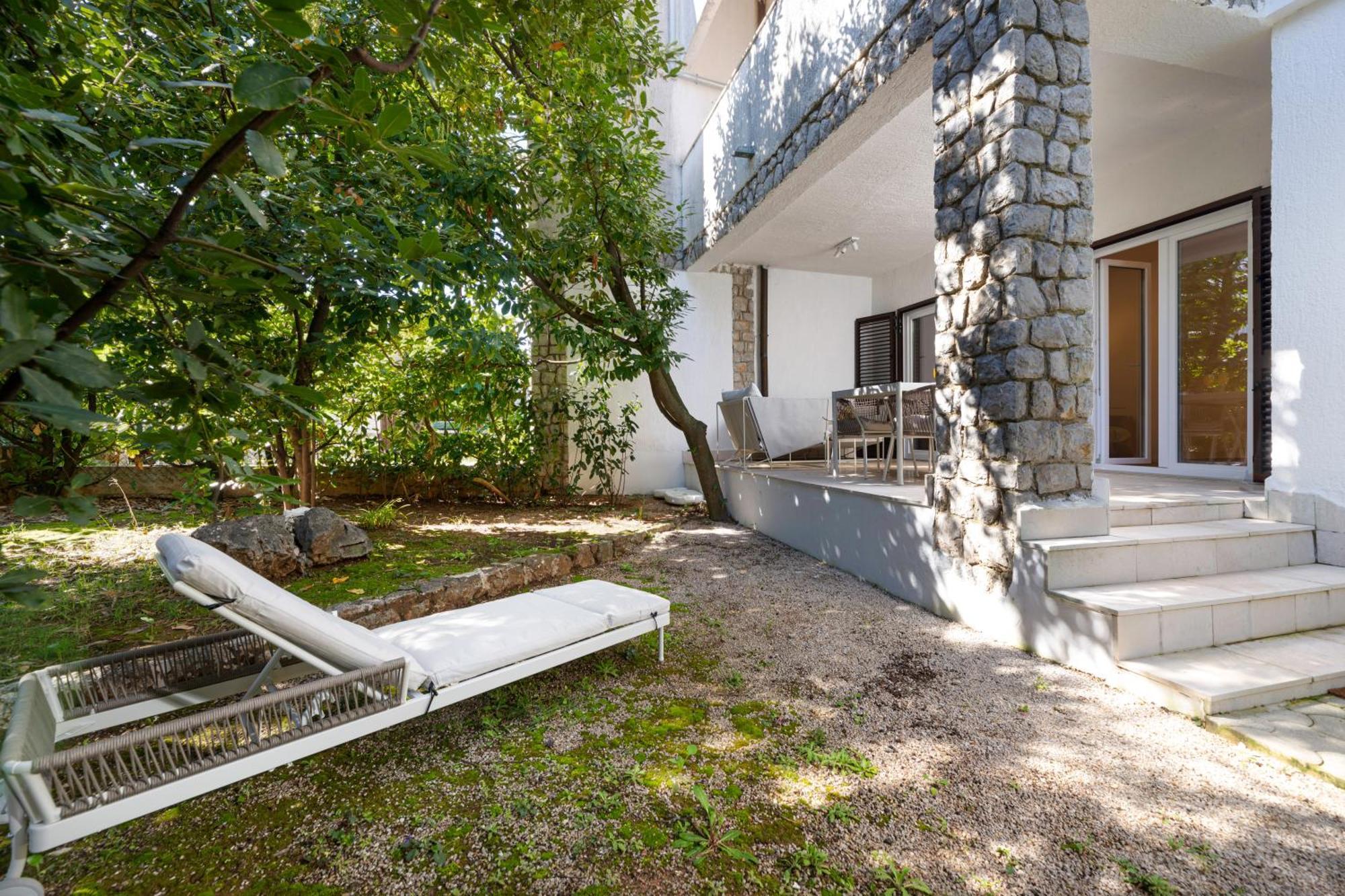 Apartment Alfa *